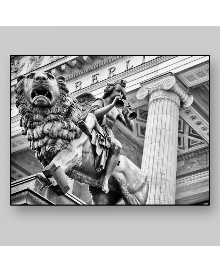 Estatua en el centro histórico de Berlín, Alemania