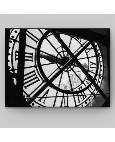 Vista del Museo del Louvre desde el reloj del Museo De Orsay, París, Francia