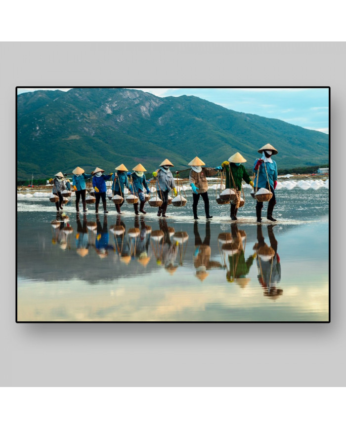 Mujeres llevando sal,NhaTrang,Vietnam