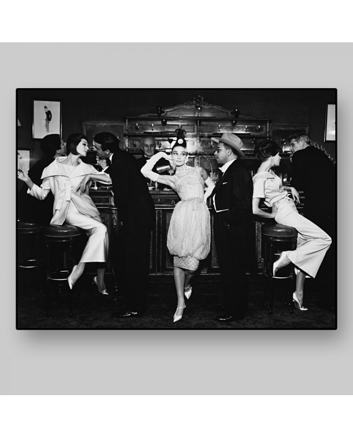 Audrey Hepburn, Buchwald, Barbara Simone vestidas de Balmain, Dior y Maxims