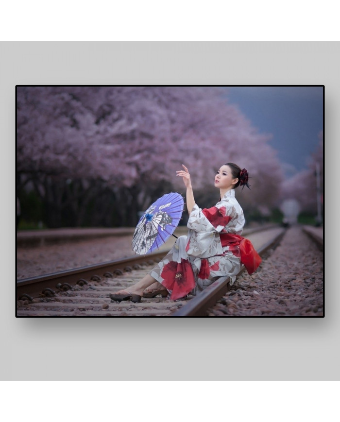 Geisha japonesa con Kimono Sakura