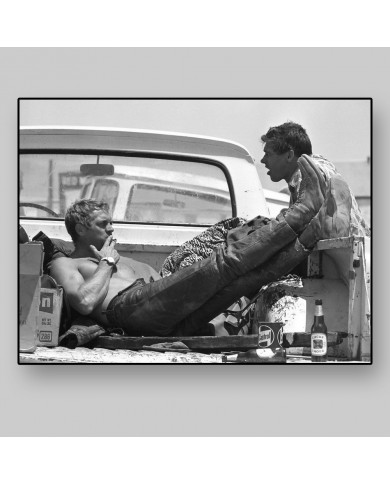Steve Mcqueen y Bud Ekins en una pausa durante una carrera de motos, 1963