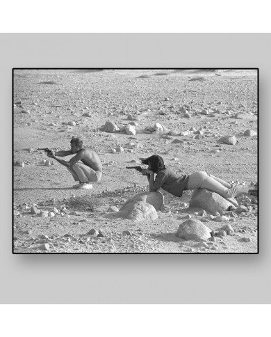 Steve Mcqueen y Neilie Adams, practicando en el desierto de California, 1963 Steve Mcqueen y Neilie Adams, practicando en el desierto de California, 1963
