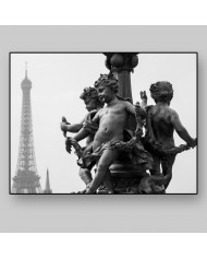 Querubines junto a la Tour Eiffel, París, Francia