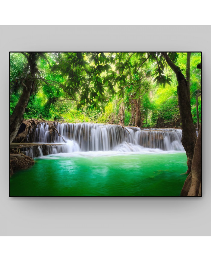 Cascada en Kanjanaburi, Tailandia