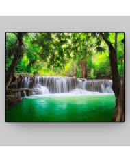 Cascada en Kanjanaburi, Tailandia