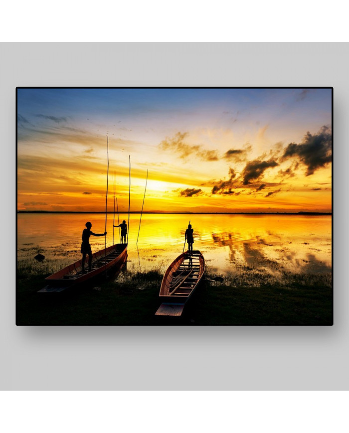 Puesta de sol junto a pescadores, Indonesia