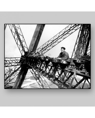 Construcción del Departamento de la punta de la Torre Eiffel Construcción del Departamento de la punta de la Torre Eiffel
