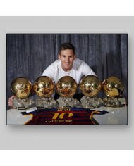 Lionel Messi con los 5 balones de oro