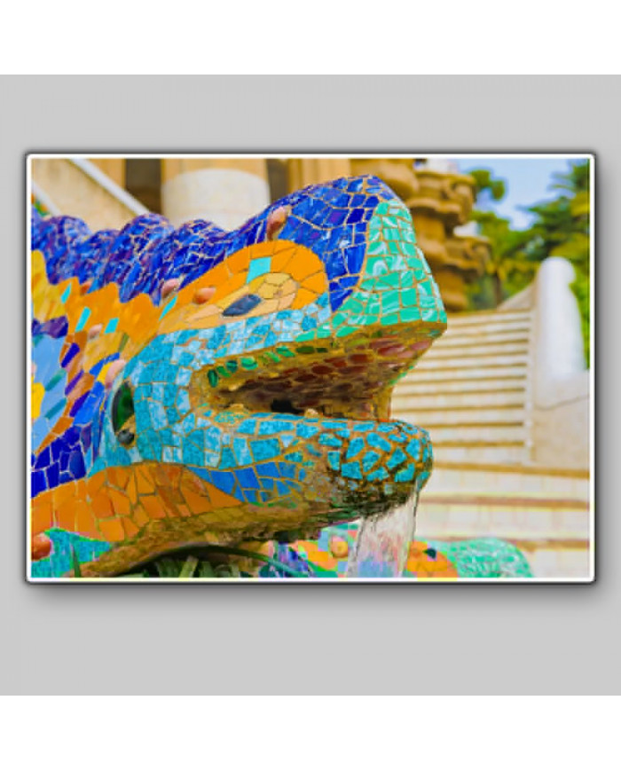 Dragón fuente del Parc Guell de Antoni Gaudi,Barcelona