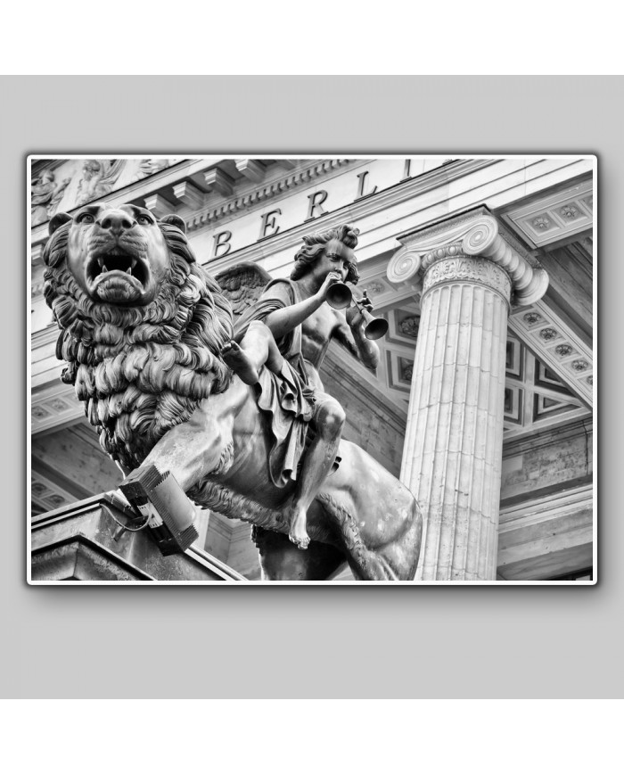 Estatua en el centro histórico de Berlín, Alemania