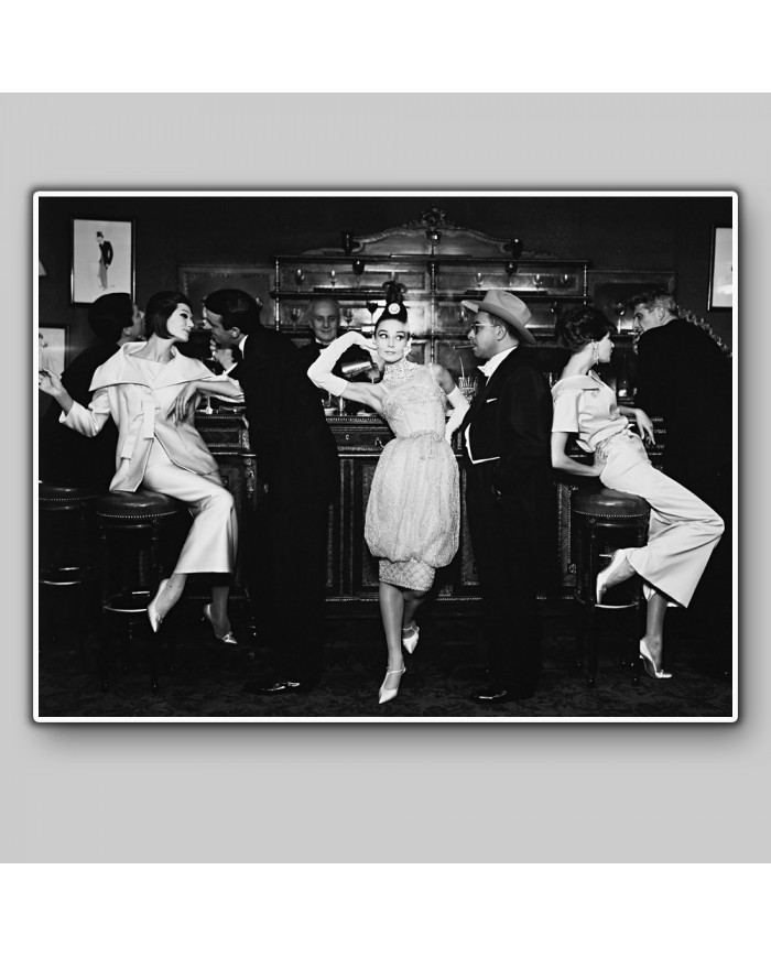 Audrey Hepburn, Buchwald, Barbara Simone vestidas de Balmain, Dior y Maxims