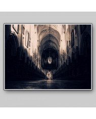 Interior de una catedral gótica