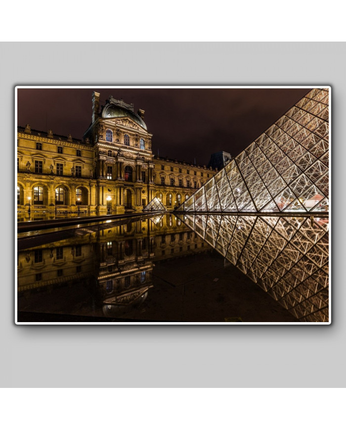 Pirámide del Louvre, París, Francia