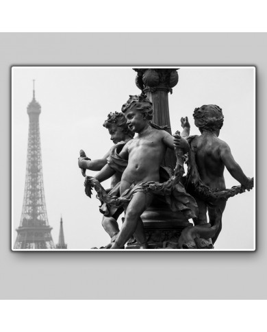 Querubines junto a la Tour Eiffel, París, Francia Querubines junto a la Tour Eiffel, París, Francia