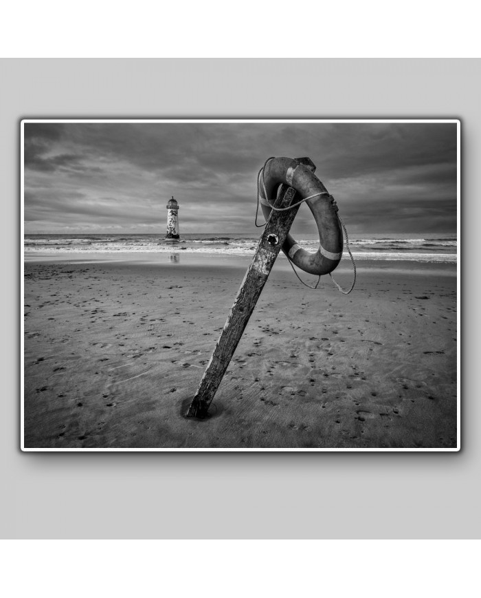 Faro en la playa de Talacre, Gales, UK