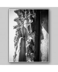 Figuras de un capitel de la Catedral de Santiago de Compostela, España