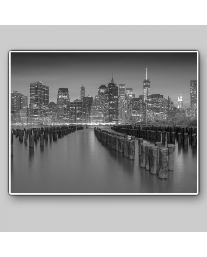 Rascacielos de Lower Manhattan desde el puente de Brooklyn, Nueva York, USA