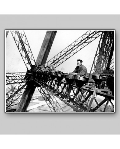 Construcción del Departamento de la punta de la Torre Eiffel Construcción del Departamento de la punta de la Torre Eiffel
