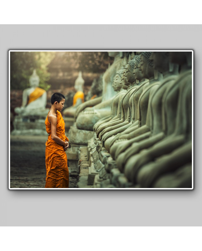 Monje novicio meditando, Nepal