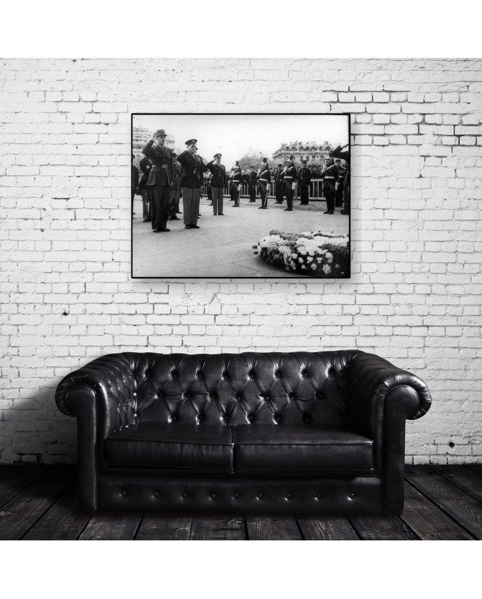 De Gaulle y Eisenhower en la ceremonia a  soldados y partisanos caídos, París, 1945