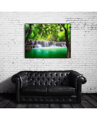 Cascada en Kanjanaburi, Tailandia