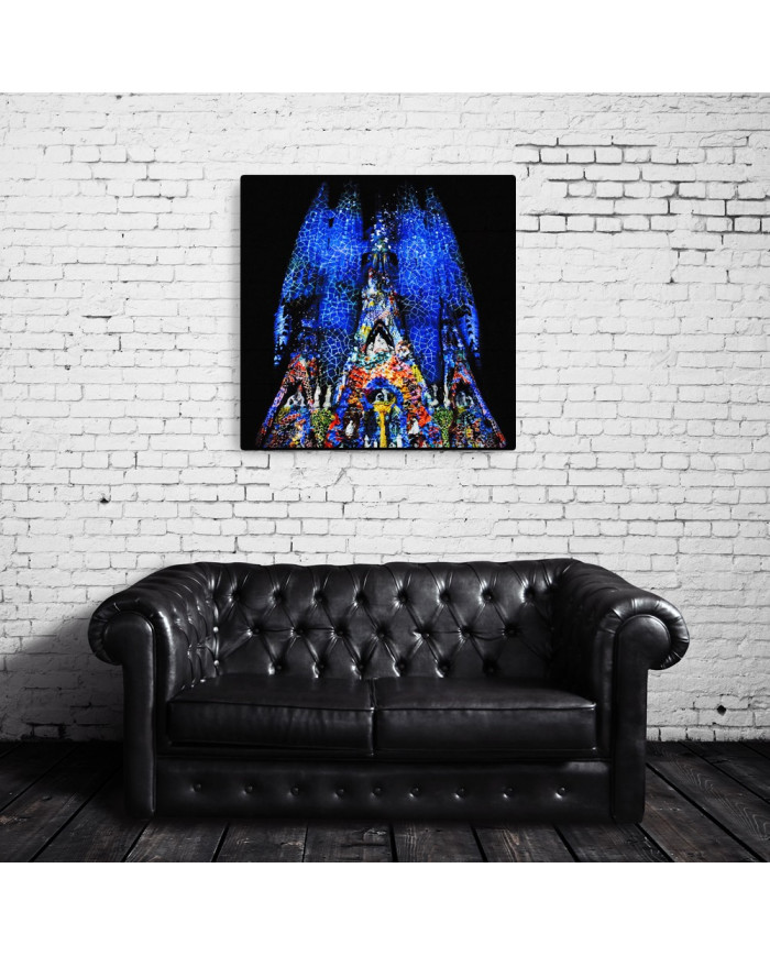 Sagrada Familia iluminada de noche, Barcelona, España