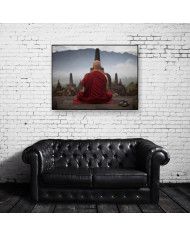 Monje mediando en Borobudur, Indonesia