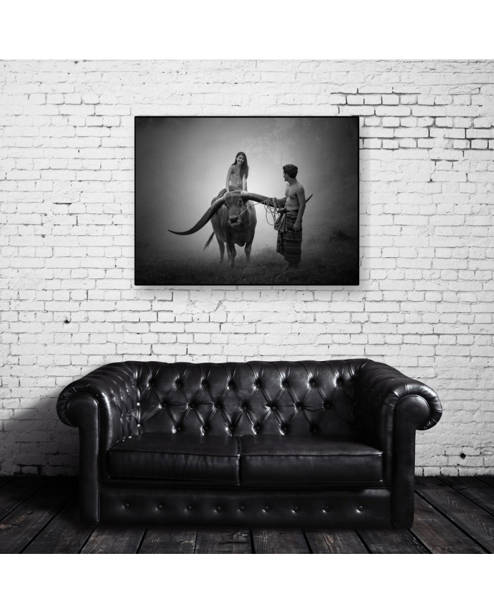 Campesina sobre un búfalo de agua, Birmania