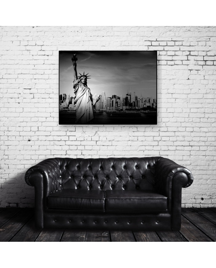 Estatua de la Libertad junto a Manhattan, Nueva York