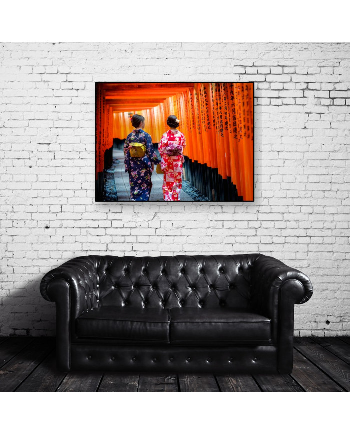 Geishas en la puerta Tori, Fushimi Inari Shrine, Kyoto