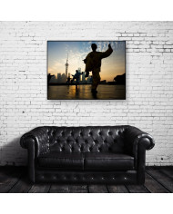 Practicando Taichi cerca de la Torre de Perla Oriental, Shanghai, China