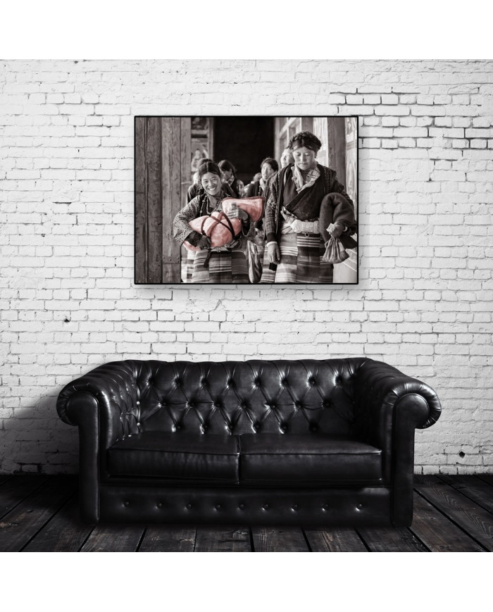 Peregrinos tibetanos rodeando el monasterio Tashilunpo, Tibet