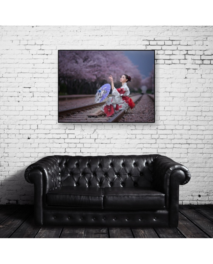 Geisha japonesa con Kimono Sakura