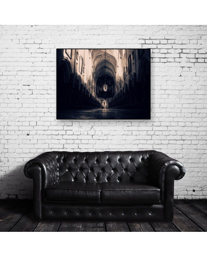 Interior de una catedral gótica