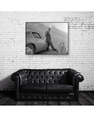 James Bond en los Alpes con el Aston Martin DB5