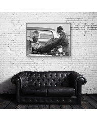 Steve Mcqueen y Bud Ekins en una pausa durante una carrera de motos, 1963