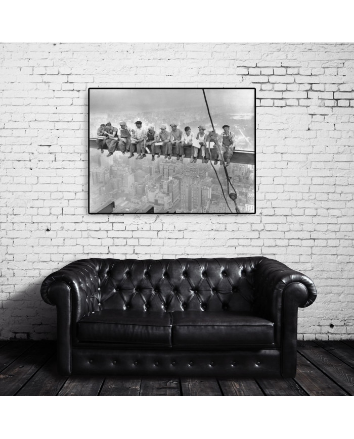 Trabajadores de la construcción descansando en una viga de acero, Manhattan