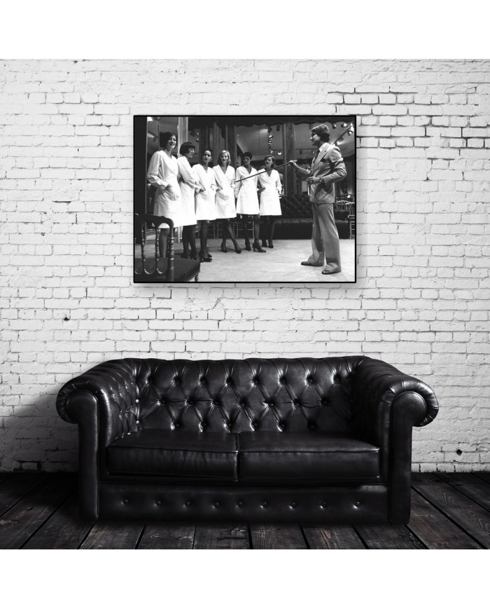 Yves Saint Laurent con sus modelos, 1970