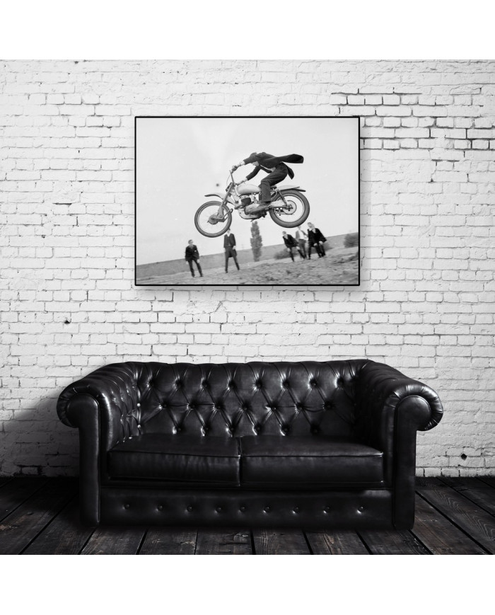 Alumnos de Eaton con moto off road Enduro