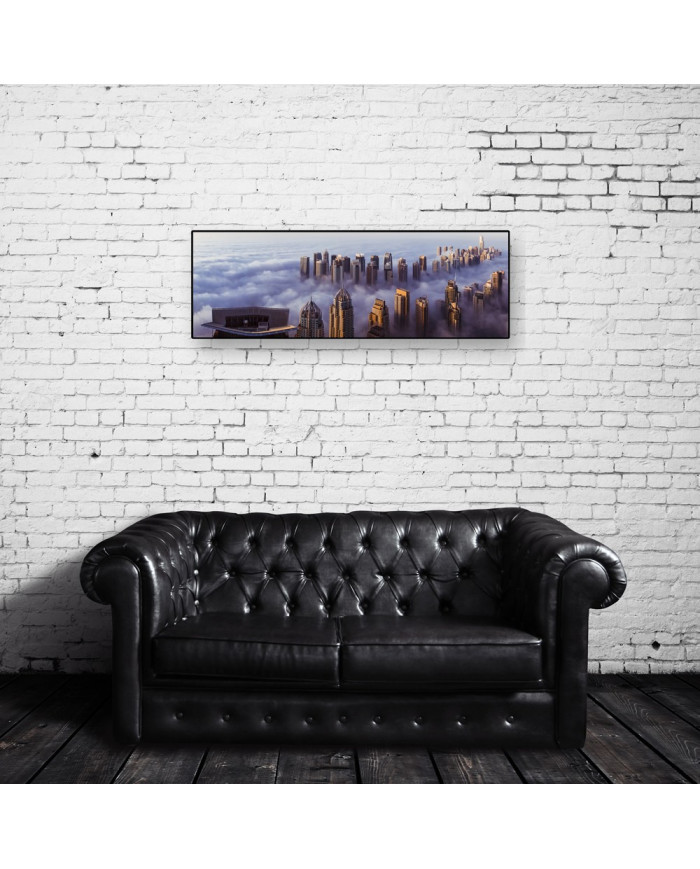 Rascacielos de Dubai bajo la niebla