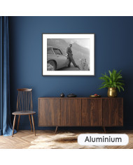 James Bond en los Alpes con el Aston Martin DB5