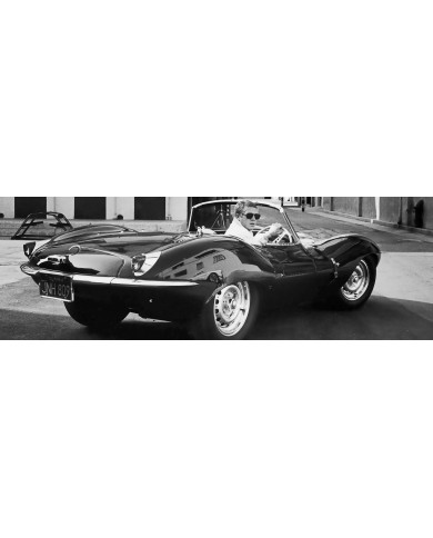 Steve Mcqueen conduciendo su Jaguar Steve Mcqueen conduciendo su Jaguar