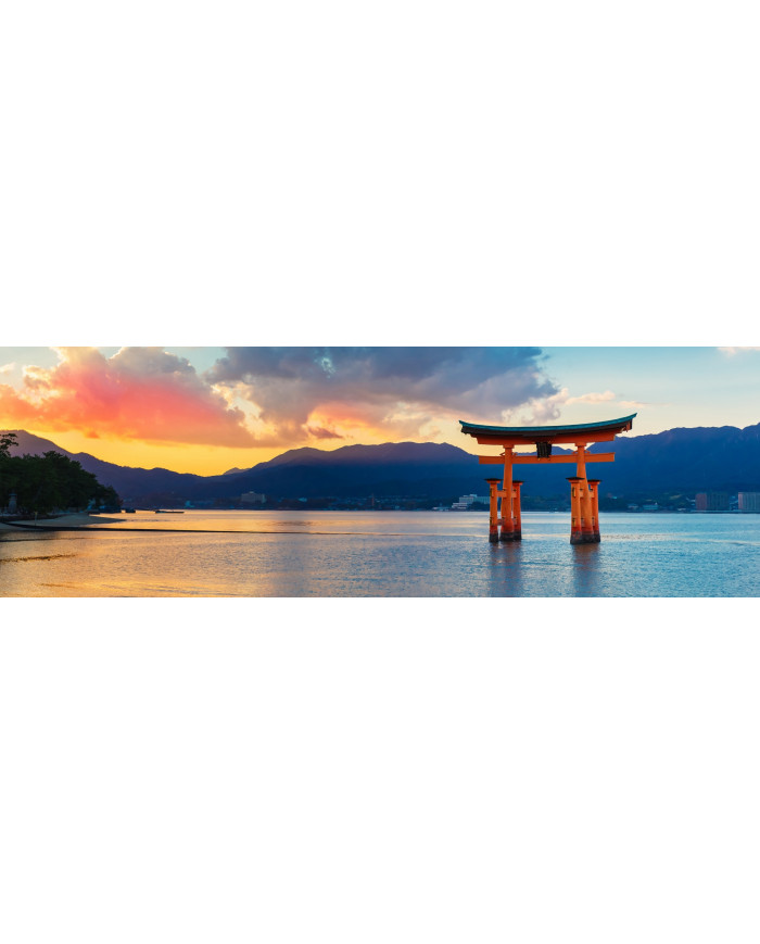 Gran puerta flotante (O-Torii) en Miyajima, Japón