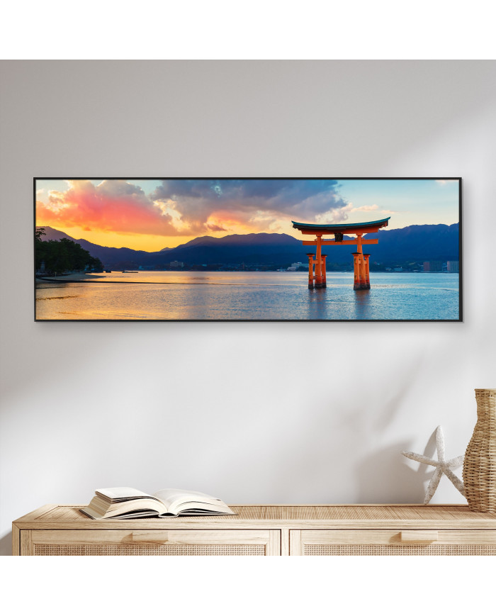 Gran puerta flotante (O-Torii) en Miyajima, Japón