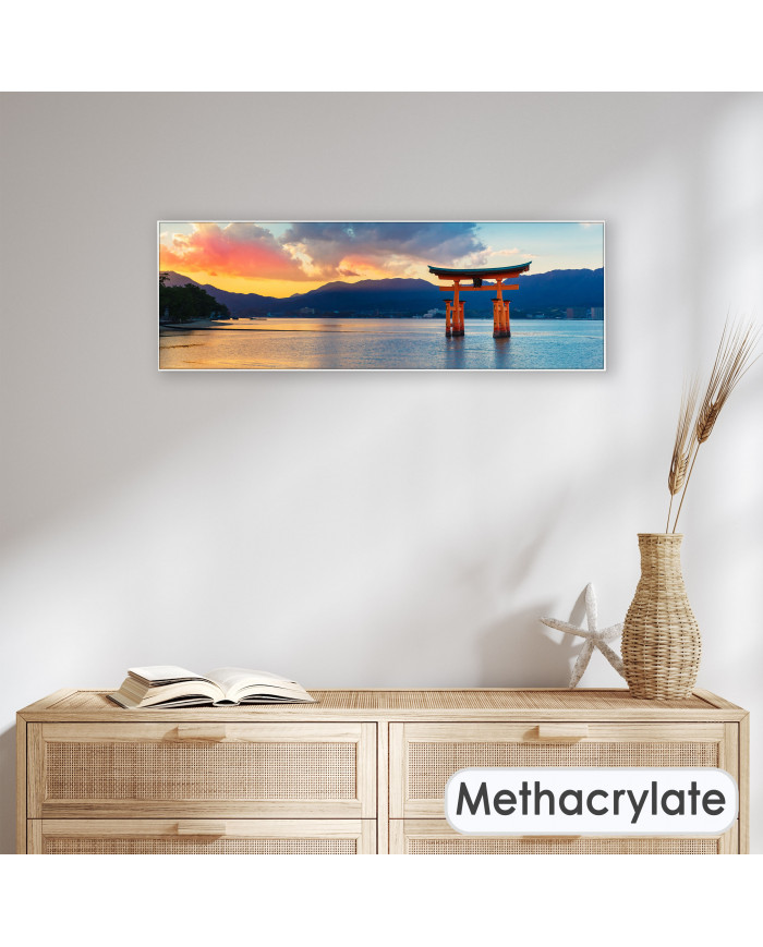 Gran puerta flotante (O-Torii) en Miyajima, Japón