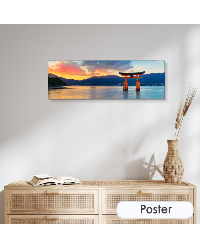 Gran puerta flotante (O-Torii) en Miyajima, Japón