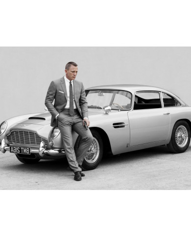 James Bond con su Aston Martin en Spectre 007, 2015 James Bond con su Aston Martin en Spectre 007, 2015