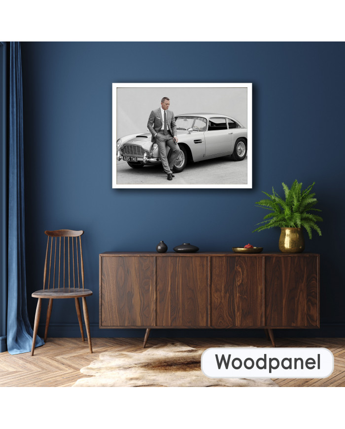 James Bond con su Aston Martin en Spectre 007, 2015