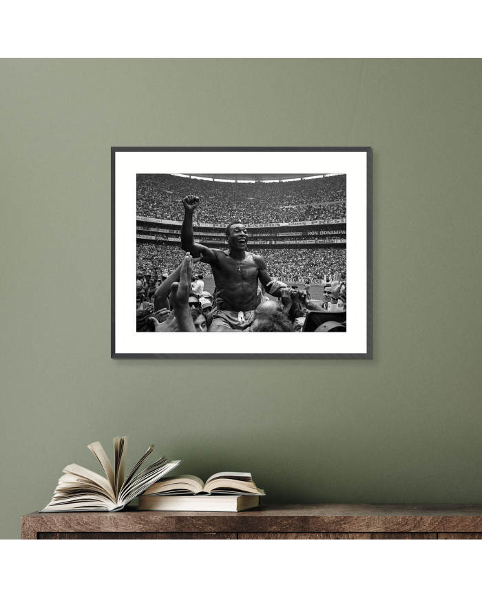 Pelé celebrando el mundial en el estadio Azteca, Mexico, 1970